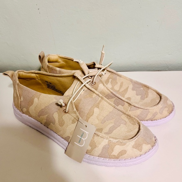 Maurice’s Slip Ons - Picture 1 of 3